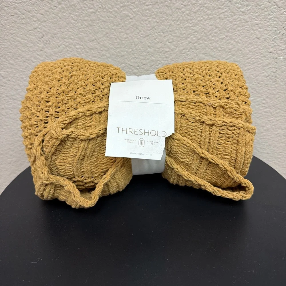 NWT Solid Chenille Knit Throw Blanket Gold -‎ Threshold